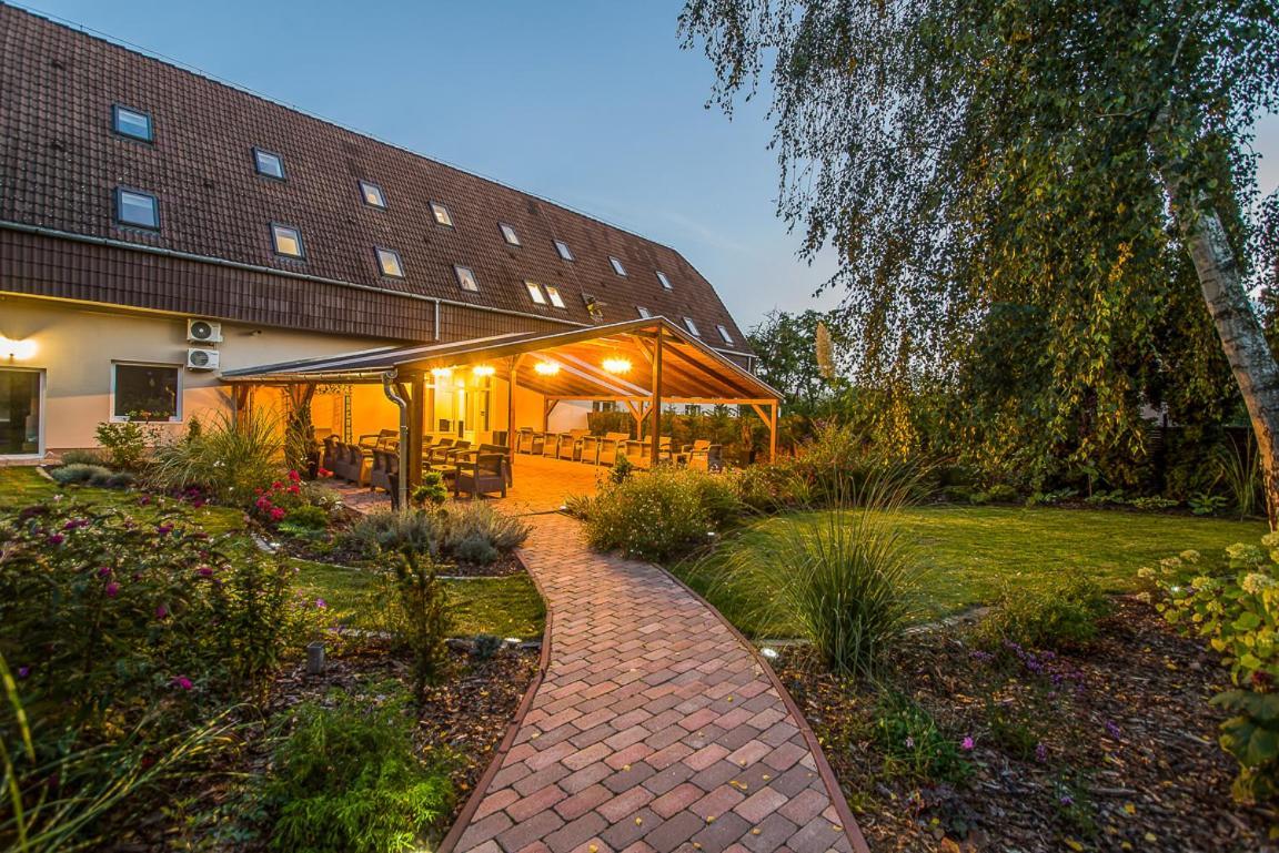 Bed and Breakfast Arnyas Panzio Goedoello Exteriér fotografie